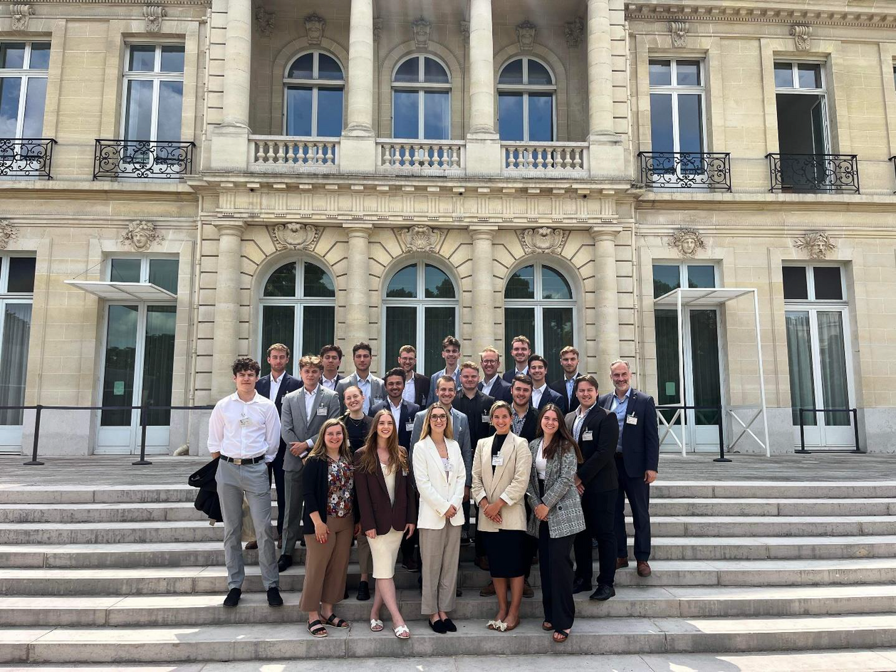 Participantes et participants du voyage d’études EuroFinance 2023